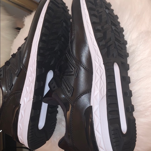 New Balance - Picture 2 of 2